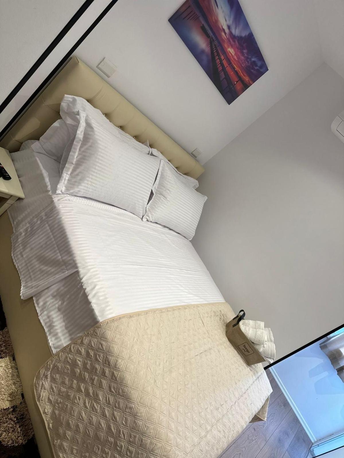 Heart Of Tirana Apartment Ngoại thất bức ảnh