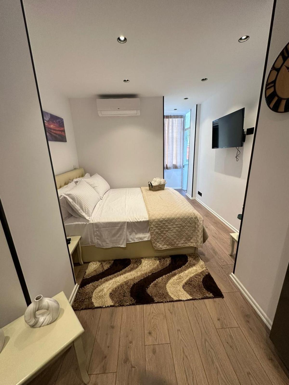 Heart Of Tirana Apartment Ngoại thất bức ảnh