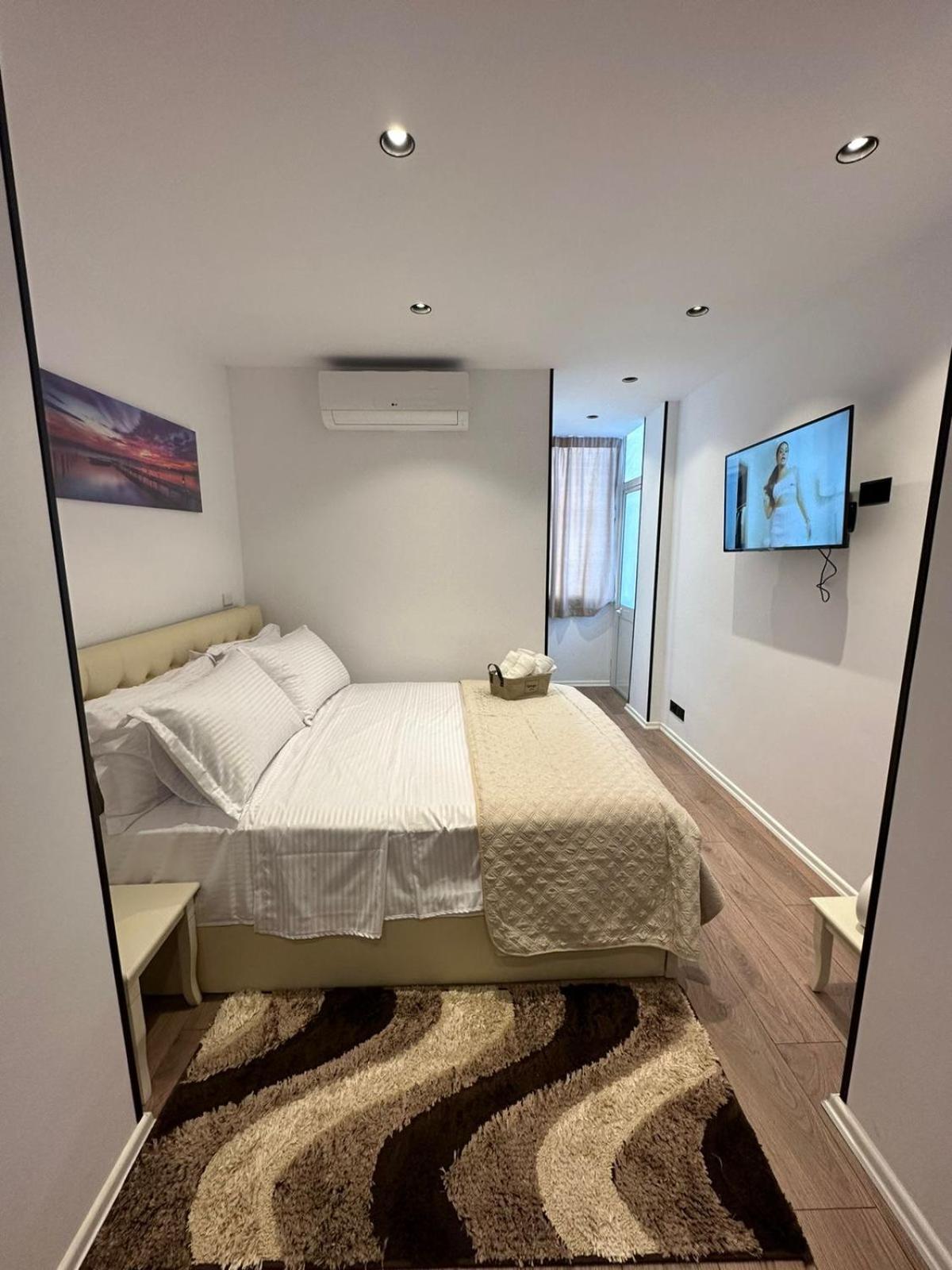 Heart Of Tirana Apartment Ngoại thất bức ảnh