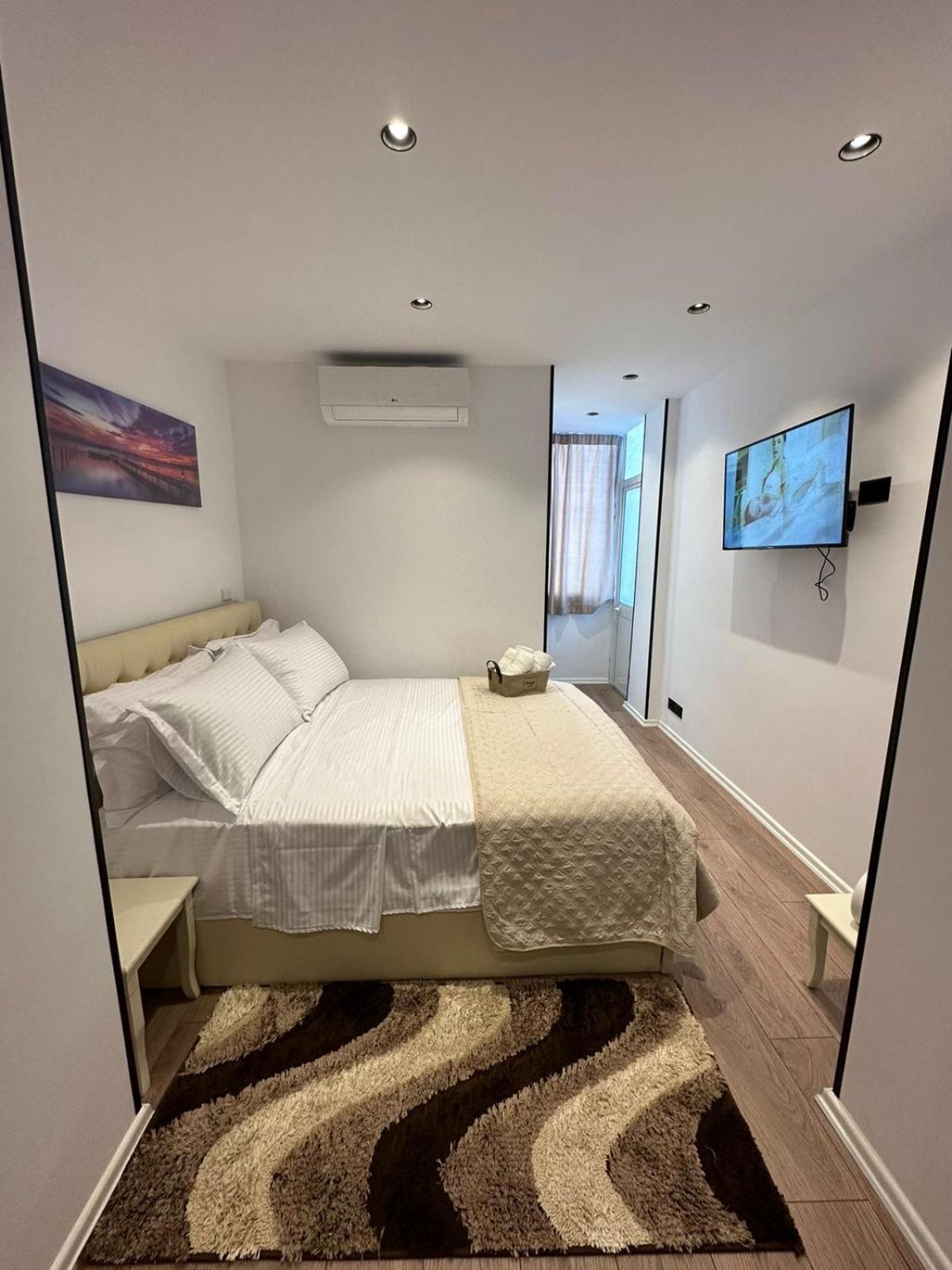 Heart Of Tirana Apartment Ngoại thất bức ảnh